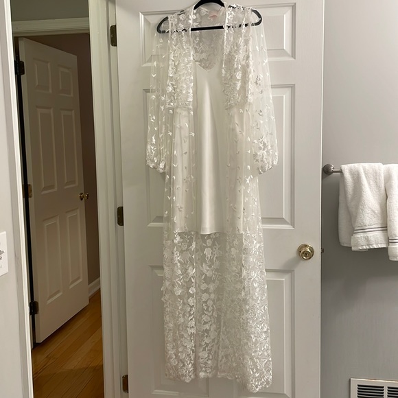 Bridal Lace Maxi Robe Including Slip - Picture 9 of 11